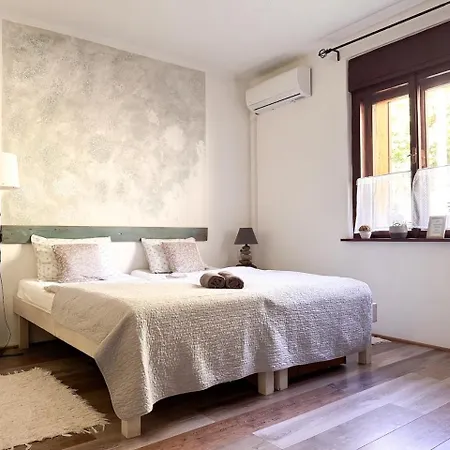 Halhaza Vendeghaz Apartament *